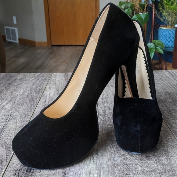 Ochenta Women's Sexy Black Velvet Platform Stilettos - Picture 1 of 7